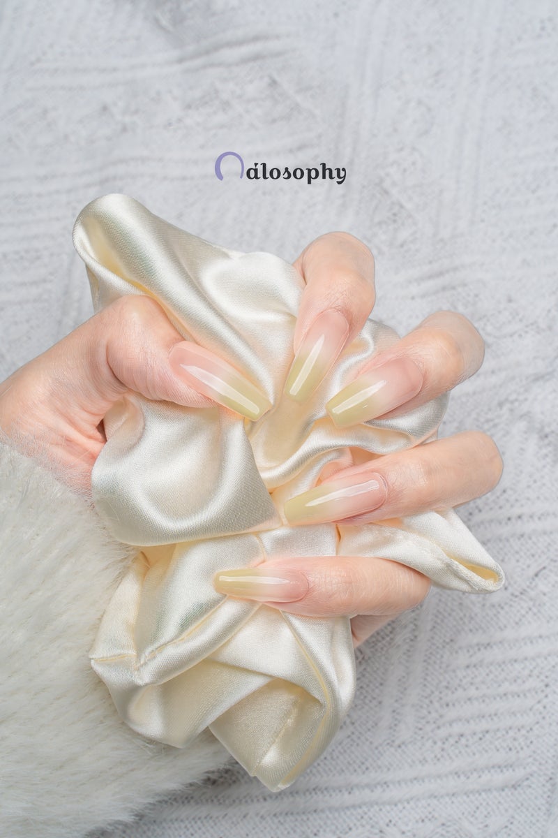 Nailosophy أظافر جيل مصنوعة يدويًا باللون الخوخي إلى الأخضر ماتشا بتدرج أومبري | شكل كوفين - Image 5